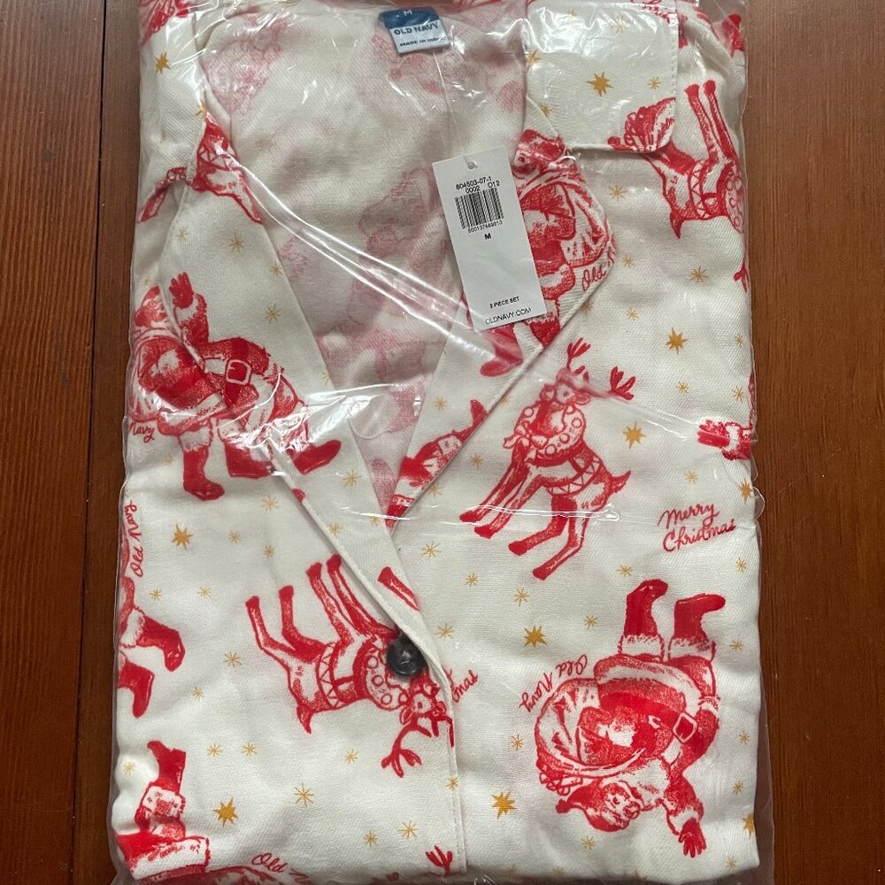 Old Navy White and Red Christmas Santa & Reindeer Pajama Top